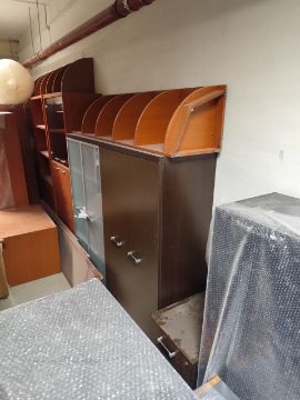 Комплект мебели кабинета "Бабенова", состояние удовлетворительное, пригоден к использованию. Местонахождение: г. Алматы, ул. Байзакова, дом 280.