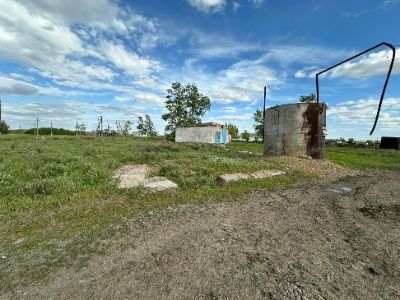 Земельный участок общей площадью 0,0036 га, кадастровый номер земельного участка – 01:004:046:173 со зданием Водонапорной башни общей площадью 16 кв. м, местонахождение Акмолинская область, Сандыктауский район, с.Баракпай