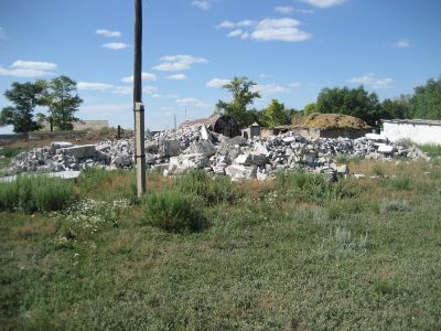 Зданий и сооружений общей площадью 1738 кв.м с земельными участками площадью 0,2742 га., кадастровый номер земельного участка 01:004:047:003, местонахождение Акмолинская обл., Сандыктауский район, Баракпайский с.о, село Чашке.