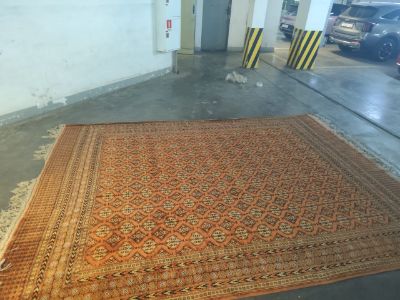 Ковёр размером 3*4 (стр. 231) (10.07.07), состояние удовлетворительное, пригоден к использованию. Местонахождение: г. Алматы, ул. Байзакова, дом 280