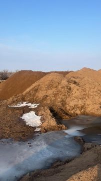 Песок для строительных работ в количестве 2 477 метров кубических.