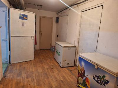 Нежилое помещение (подвал) - общей площадью 74,93 кв. м., местонахождение : область Жетису, Алакольский  р-н, пос. Достык, ул. Жабаева, д.16 а. Целевое назначение объекта аренды - под магазин.