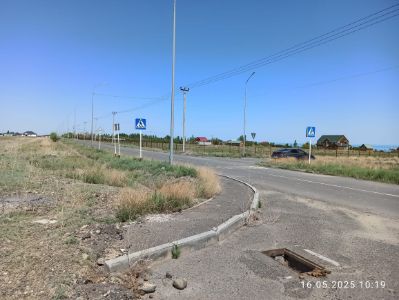 Земельный участок общей площадью 1,1 га., с правом частной собственности, кадастровый номер земельного участка - 24:255:056:996, местонахождение: область Жетысу, Алакольский район, Ыргайтинский с.о., с.Акщи, уч.кв. 056, уч. 812