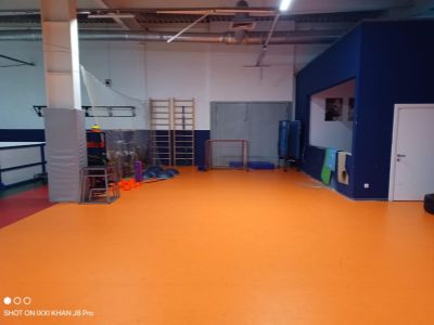 Нежилое помещение № 71 и часть нежилого помещения № 72 общей площадью 1077,70 кв.м., кадастровый номер 20:315:061:078:1, местонахождение объекта аренды: город Алматы, Медеуский район, Кульджинский тракт, дом 2, расположены в многофункциональном комплексе «Halyk Arena» в блоке 1, на цокольном этаже. Целевое назначение объекта аренды: фитнес центр.