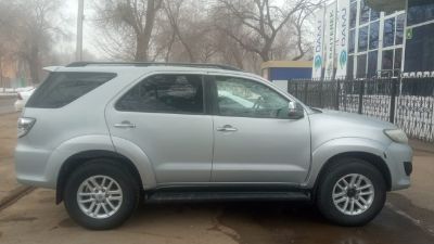 АВТОМОБИЛЬ "TOYOTA FORTUNER"