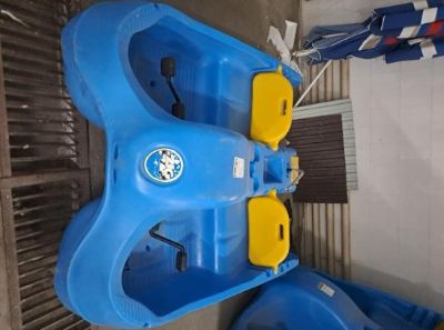 Катамараны Zig-Zag в количестве 5 единиц (3 единицы желтого цвета, 2 единицы синего цвета). Оценочная стоимость составляет 1 560 000 тг за 5 едициц, 312 000 тг за каждую единицу.