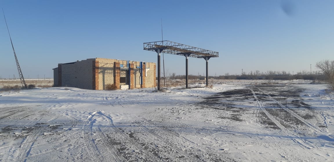 Автозаправочная станция общей площадью 90,4 кв.м. с земельным участком общей площадью 0,2258 га. Кадастровый номер 14:212:095:017. Местонахождение- Павлодарская область, Успенский р-н, с.Успенка, ул Милевского,д.1