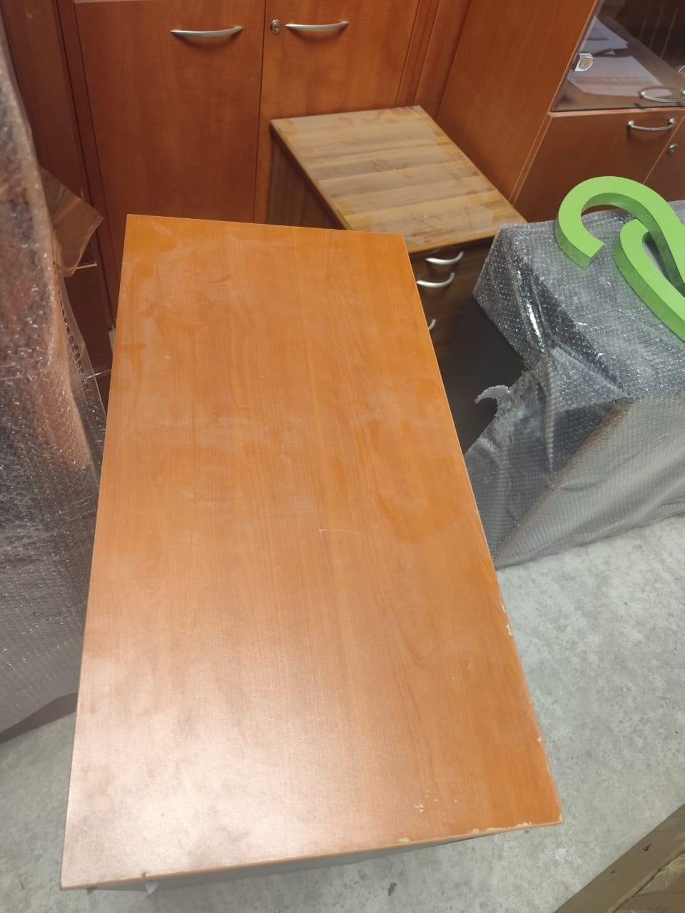 Шкаф низкий 1082-CH(из комплекта мебели ин. №1039) №5, в количестве 5 штук, состояние удовлетворительное, пригодное к использованию. Местонахождение: г. Алматы, ул. Байзакова, дом 280.