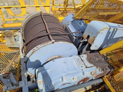 Двигатель крана в комплекте с тросами (Лот 43)