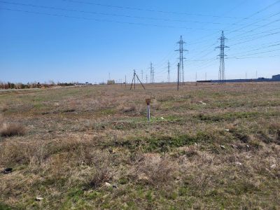 Земельный участок, площадью 20,0 га, местонахождение – Акмолинская область, Целиноградский район, в административных границах Караоткельского сельского округа, 018 квартал, уч.366. Кадастровый номер земельного участка: 01:011:018:366. Целевое назначение: строительство и эксплуатация объектов.