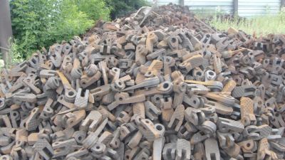 Лом черных металлов (отработанные било и билодержатели) в количестве 380 тонн