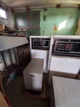 Колонки масло раздаточные в количестве - 2 шт.