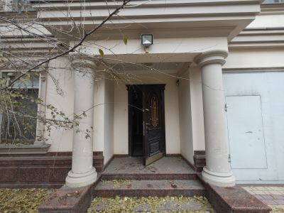 Восьмикомнатная квартира