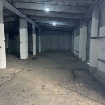 Нежилое помещение - общей площадью 446,90 кв. м. находится в здании Алматинская база МТС. Местонахождение - г. Алматы Турксибский район, ул. Сортировочная, д. 1/1. Целевое назначение объекта аренды - под склад.