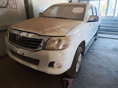 АВТОМОБИЛЬ "TOYOTA HILUX PETROL"