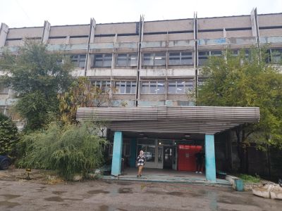 Нежилое здание общей площадью 7 414,4 кв.м., кадастровый номер 20:314:016:183:23/лА, с долей прилегающего земельного участка площадью 0,8374 га, кадастровый номер земельного участка 20:314:016:183, местонахождение: г. Алматы, Алмалинский район, ул. Муратбаева, д. 23.