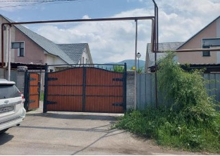 Двухэтажный жилой дом общей площадью 232,00 кв.м., с земельным участком общей площадью 0,0460 га. Кадастровый номер 03:051:079:724. Местонахождение - Алматинская обл., Талгарский р-н., с.о. Бельбулакский, с. Бельбулак, ПК Қ.Әбдіғұлов Атындағы, д.318.