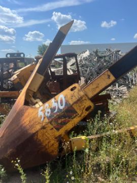 Установка на трактор для выкопки деревьев (5830). Бывшее в эксплуатации оборудование, в неудовлетворительное состояние, разукомплектован, в технически не исправном состоянии.