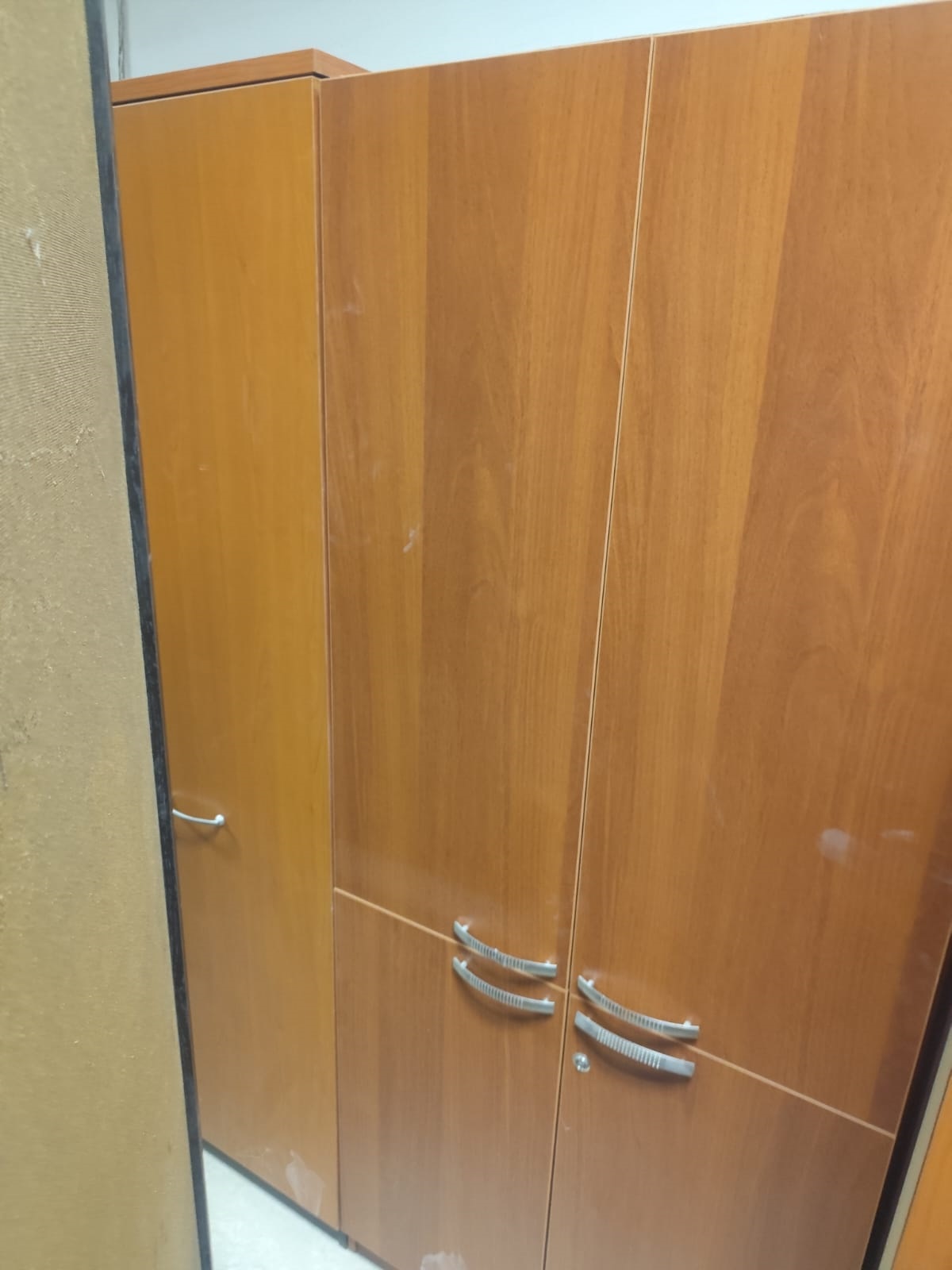 UCC0085-IN Шкафы для документов 800*390*1880 №1-3 (29.06.12), в количестве 3 единиц, состояние удовлетворительное, пригодное к использованию. Местонахождение: г. Алматы, ул. Байзакова, дом 280.