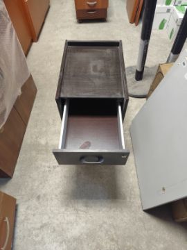 Тумба мобильная № 2 (02.10.2018г.), состояние удовлетворительное, пригодны к использованию. Местонахождение: г. Алматы, ул. Байзакова, дом 280.