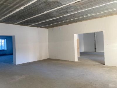 Коммерческое помещение на 1 этаже многоэтажного жилого дома по улице Ладожская 4