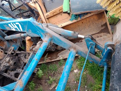 Погрузчик фронтальный ПФ-1. (347). Бывшее в эксплуатации оборудование, ковш местами деформирован, разукомплектован, в технически не исправном состоянии.