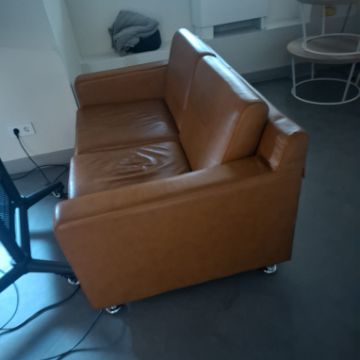 Диван "Илья" (2 местный) №1, состояние удовлетворительное, пригоден к использованию. Местонахождение: г. Алматы, ул. Байзакова, дом 280