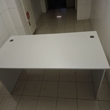 Столы 014-СН №1, 2, 3, 4 (07.06.07) в количестве 4 штук, состояние удовлетворительное, пригоден к использованию. Местонахождение: г. Алматы, ул. Байзакова, дом 280.