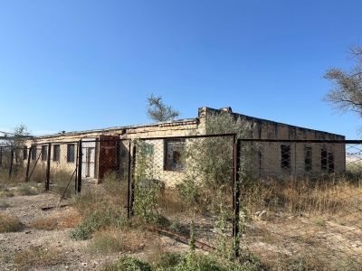 Здание “Пункт приема пищи” без земельного участка. Реализация осуществляется исключительно с целью демонтажа и вывоз строительного материала. Покупатель обязан выполнить демонтаж, вывоз отходов и рекультивацию участка.