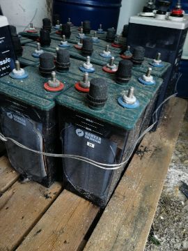 Аккумуляторные батареи б/у в количестве  327 шт.