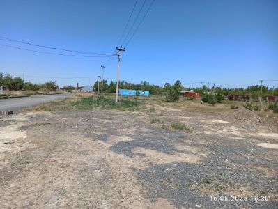 Земельный участок общей площадью 0,9 га., с правом частной собственности, кадастровый номер земельного участка - 24:255:056:995, местонахождение: область Жетысу, Алакольский район, Ыргайтинский с.о., с.Акши, уч.кв. 056, уч. 811