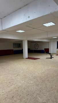 Нежилые помещения с окнами общей площадью 174,63 кв.м., на цокольном этаже Литер Е, кадастровый номер 20:311:019:114, расположены на объекте «Спортивно-тренировочный комплекс», местонахождение объекта: город Алматы, Алмалинский район, проспект Абая, дом 159. Целевое назначение объекта аренды: для проведения занятий по восточным единоборствам для детей и взрослых.