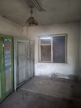 Нежилое помещение - общей площадью 21,30 кв. м. находится в здании Алматинская база МТС. Местонахождение - г. Алматы Турксибский район, ул. Сортировочная, д. 1/1. Целевое назначение объекта аренды - под склад.