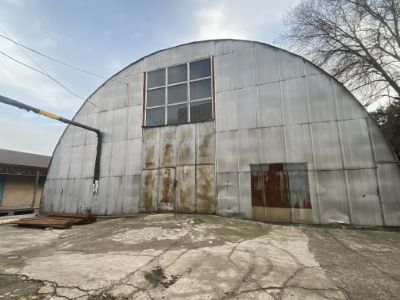 Нежилое помещение - общей площадью 471,90 кв. м. находится в здании Алматинская база МТС. Местонахождение - г. Алматы Турксибский район, ул. Сортировочная, д. 1/3. Целевое назначение объекта аренды - под склад.